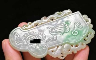 翠藏八宝，玉载清宁——飘绿翡翠法轮海螺佩