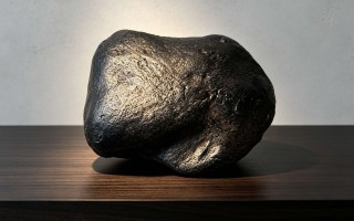 【逸思风竹藏品展出】天然完整原壳铁陨石原石｜无修无磨星辰奇石馆藏级藏品