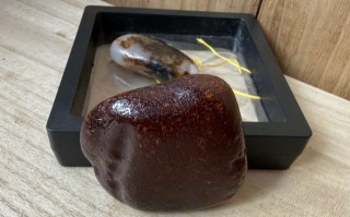 素皮藏时光，一握润流年——天然全皮蜜蜡手把件典藏记