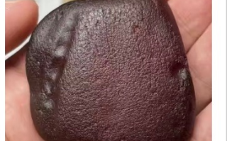 素皮藏时光，一握润流年——天然全皮蜜蜡手把件典藏记