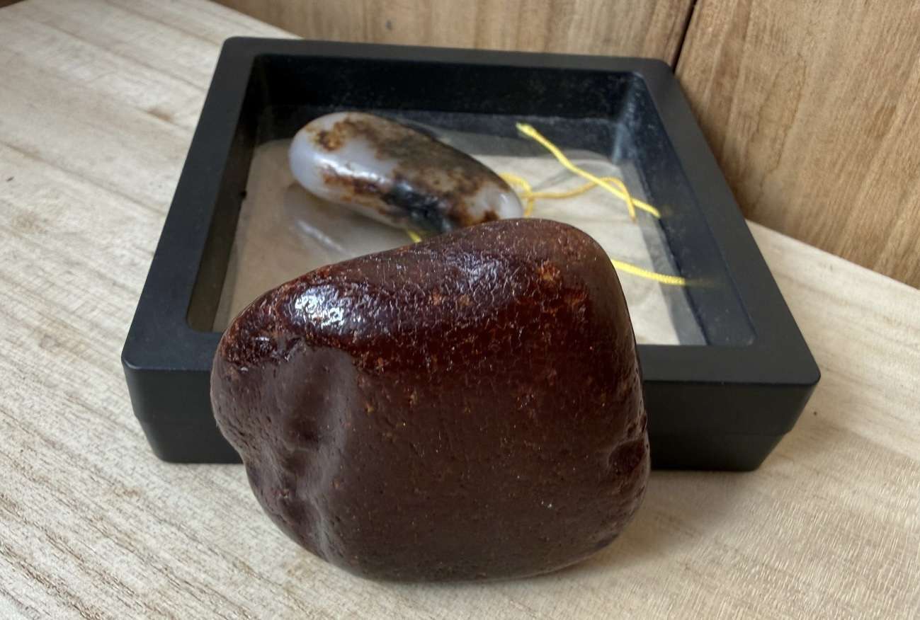 素皮藏时光，一握润流年——天然全皮蜜蜡手把件典藏记