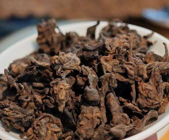 老茶头 vs 碎银子（茶化石）核心区别