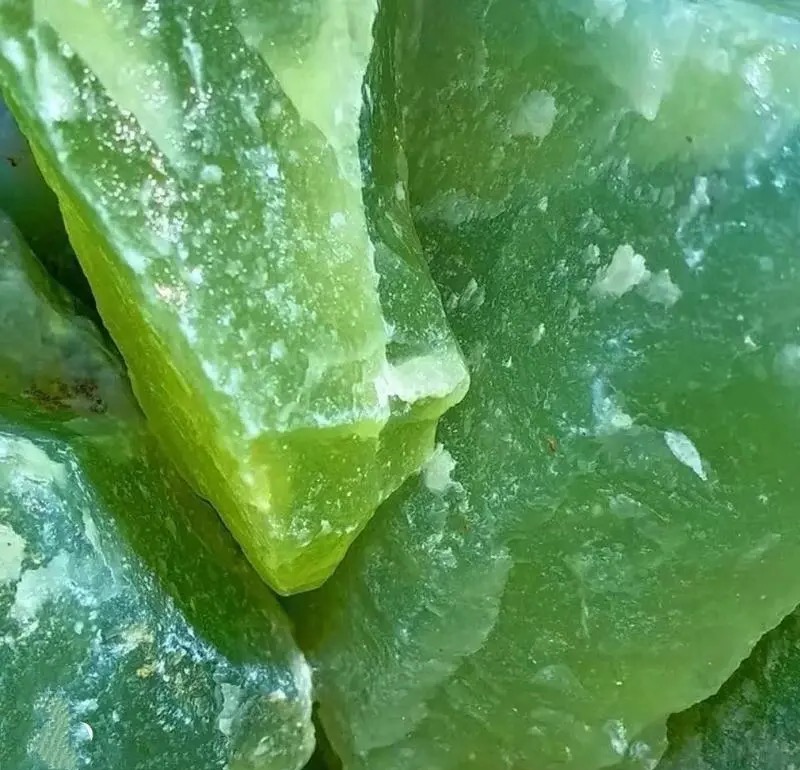 岫岩玉产地分层详解，新手分清老坑、河磨玉、普通山料不踩坑