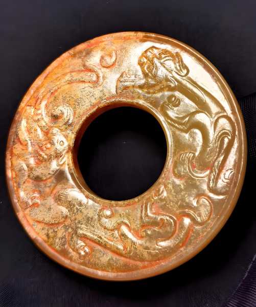 瑞兽浮雕玉璧：汉式古玉品鉴与鉴定要点
