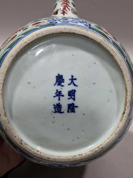 逸风网古玩专栏：明代青花小杯与隆庆款彩瓷，新手收藏常见两类仿古器物辨析
