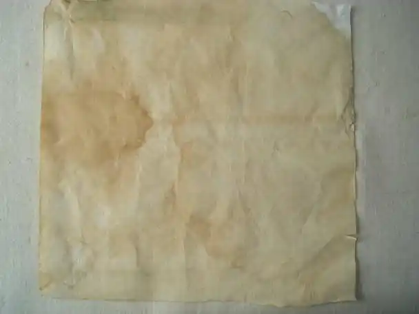 老宣纸做旧鉴别，茶水染色浮色难敌百年自然老化