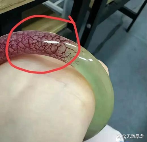 传世韩玉磨损特征，长期佩戴形成的自然岁月痕迹
