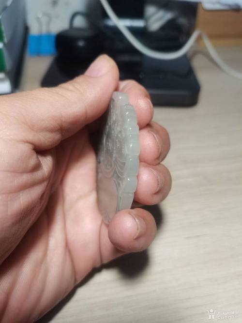 传世韩玉磨损特征，长期佩戴形成的自然岁月痕迹