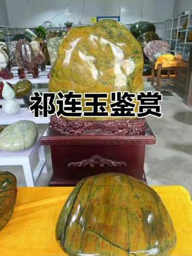 祁连玉水头质感甄别,天然通透度与人工抛光提亮的差异 祁连玉水头质感甄别,天然通透度与人工抛光提亮的差异