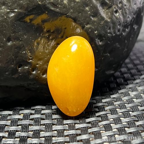 金丝玉油性质感分辨,戈壁原石油润度与人工打蜡提亮差异 金丝玉油性质感分辨,戈壁原石油润度与人工打蜡提亮差异
