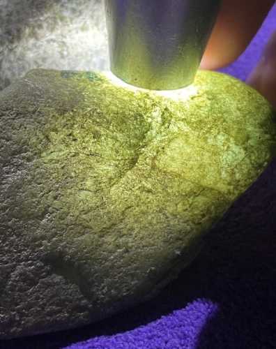 独山玉原石风蚀特征，天然矿皮肌理与人工做旧石皮甄别