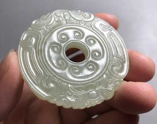 古和田玉雕工断代鉴赏，传统老刀工艺与现代机雕纹饰差异