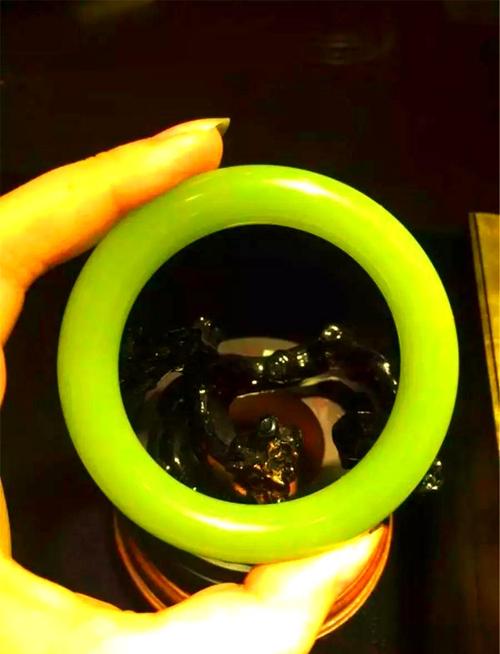 岫岩玉品相定级标准,净度水头色泽综合评估收藏等级 岫岩玉品相定级标准,净度水头色泽综合评估收藏等级