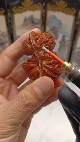 文玩核桃清理，缝隙里的果肉残渣清理实操