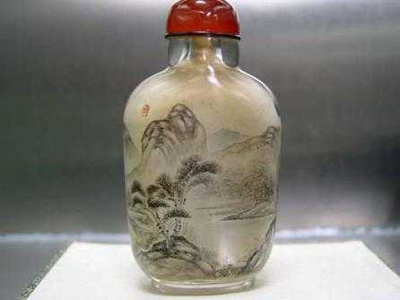 内画鼻烟壶选购，区分手工内画与印刷仿品