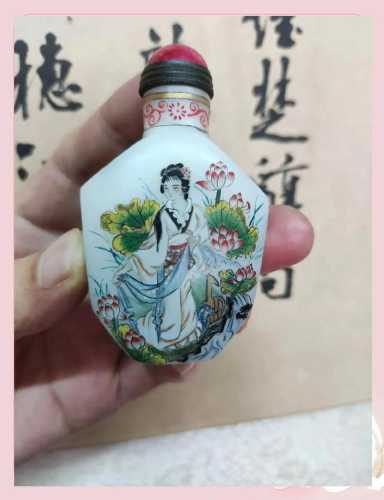 鼻烟壶收藏理性看待，小件精品鼻烟壶更适合新手