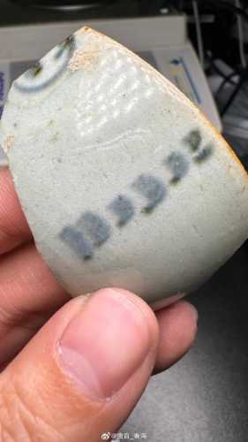 瓷器微观鉴藏,放大镜观察釉面气泡与橘皮纹 瓷器微观鉴藏,放大镜观察釉面气泡与橘皮纹