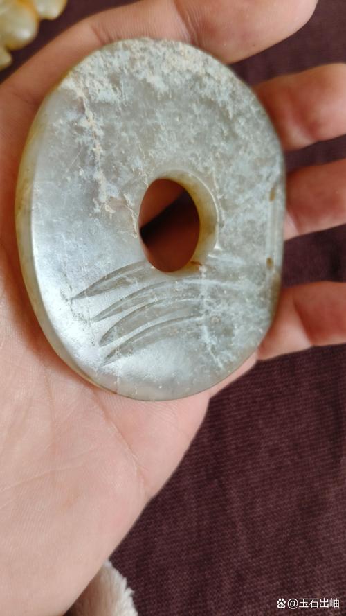 实景微观古玉,自然光实拍观察古玉沁色变化 实景微观古玉,自然光实拍观察古玉沁色变化